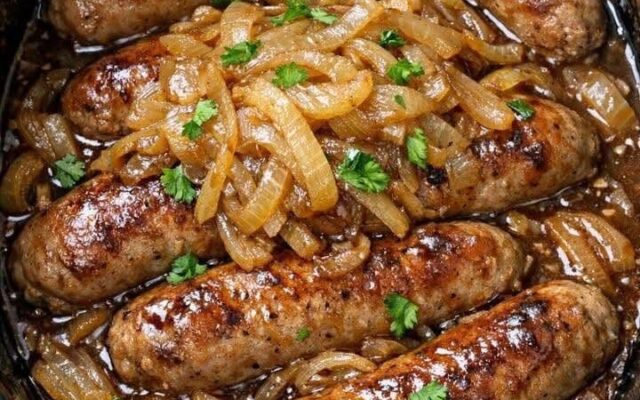 Slow Cooker Beer Brats with Onions